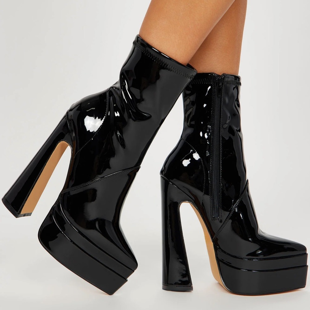 Fashionnova booties, boots size 6